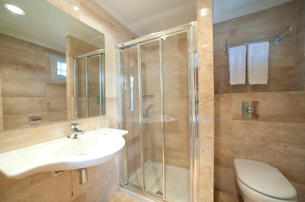 Twin Room,1548186361:JPEG